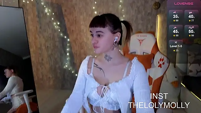 LolyMolli online show from 10.18.25