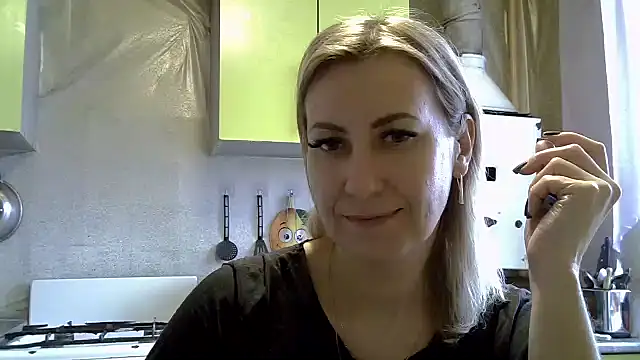 Snapshot of AshleyXHoney chatting on 01.14.25 AshleyXHoney online show from 01.14.25