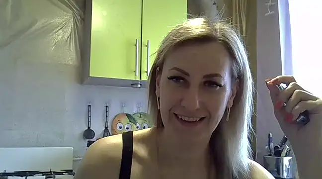 Snapshot of AshleyXHoney chatting on 02.04.25 AshleyXHoney online show from 02.04.25