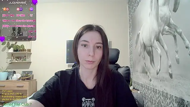 Snapshot of Wowpornoo chatting on 01.25.25 Wowpornoo online show from 01.25.25