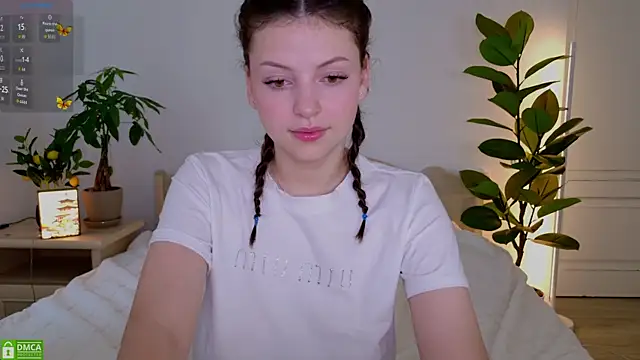 Snapshot of pusichka chatting on 10.05.25 pusichka online show from 10.05.25