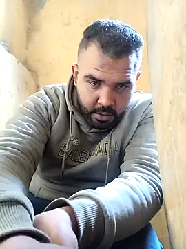 Snapshot of ListedLoin chatting on 02.05.25 ListedLoin online show from 02.05.25