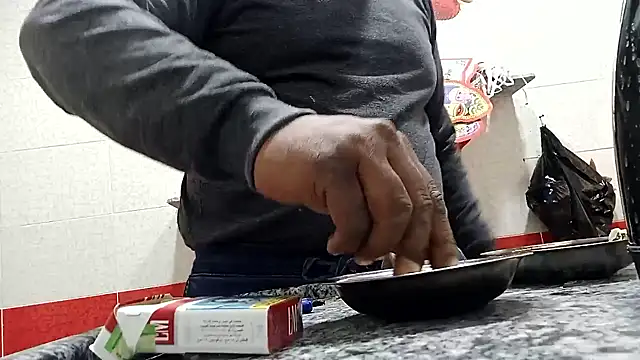 Snapshot of ListedLoin chatting on 03.01.25 ListedLoin online show from 03.01.25