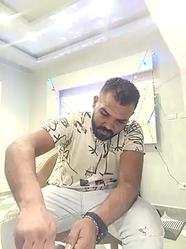 Snapshot of ListedLoin chatting on 03.05.25 ListedLoin online show from 03.05.25