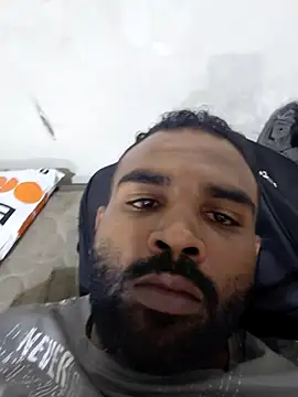 Snapshot of ListedLoin chatting on 11.24.25 ListedLoin online show from 11.24.25