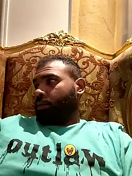 Snapshot of ListedLoin chatting on 11.25.25 ListedLoin online show from 11.25.25