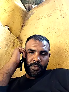 Snapshot of ListedLoin chatting on 12.04.25 ListedLoin online show from 12.04.25