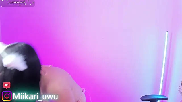 Ahri Elderwood online show from 11.06.25