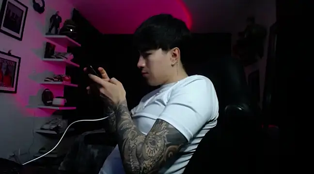 Snapshot of jung_dragon chatting on 01.11.25 jung dragon online show from 01.11.25