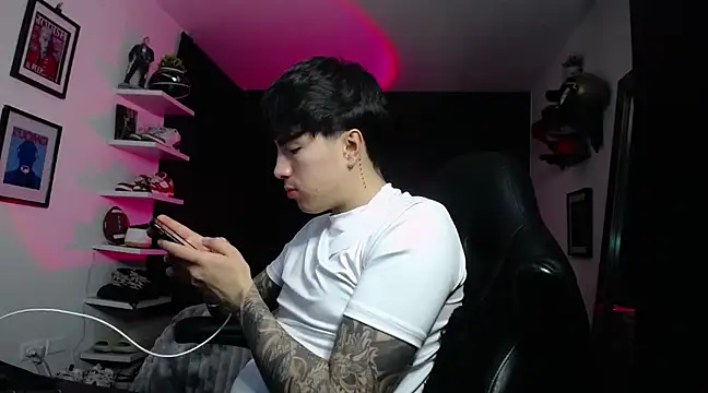 Snapshot of jung_dragon chatting on 01.28.25 jung dragon online show from 01.28.25
