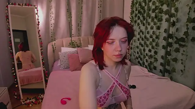 Love is Lola online show from 12.16.25