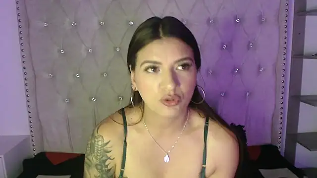 Abril Squirt online show from 09.30.25