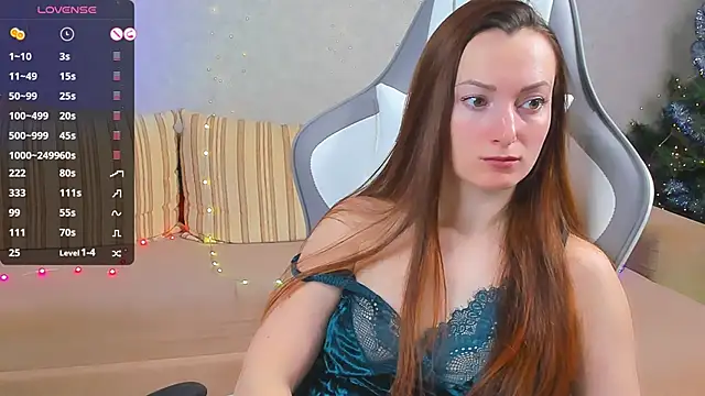 Snapshot of FlamyGold chatting on 12.21.24 FlamyGold online show from 12.21.24