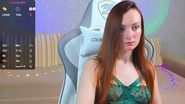 Snapshot of FlamyGold chatting on 02.04.25 FlamyGold online show from 02.04.25