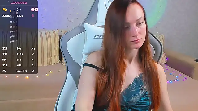 Snapshot of FlamyGold chatting on 02.13.25 FlamyGold online show from 02.13.25