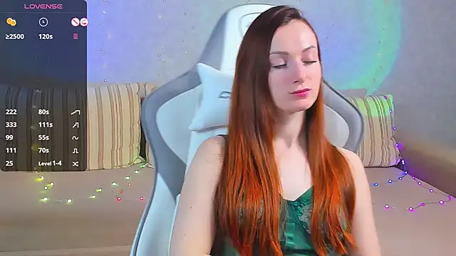 Snapshot of FlamyGold chatting on 03.10.25 FlamyGold online show from 03.10.25