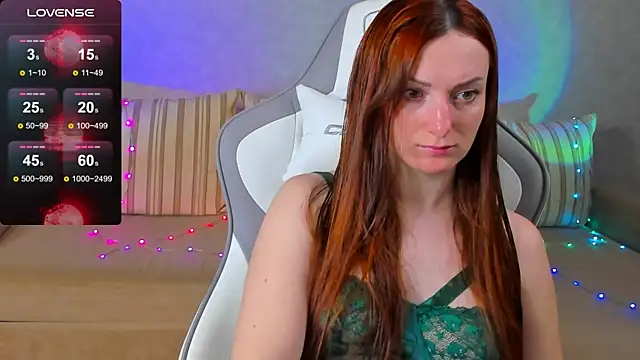 Snapshot of FlamyGold chatting on 10.21.25 FlamyGold online show from 10.21.25