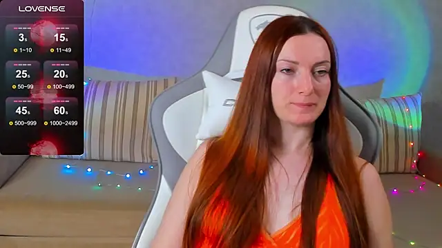 Snapshot of FlamyGold chatting on 10.22.25 FlamyGold online show from 10.22.25