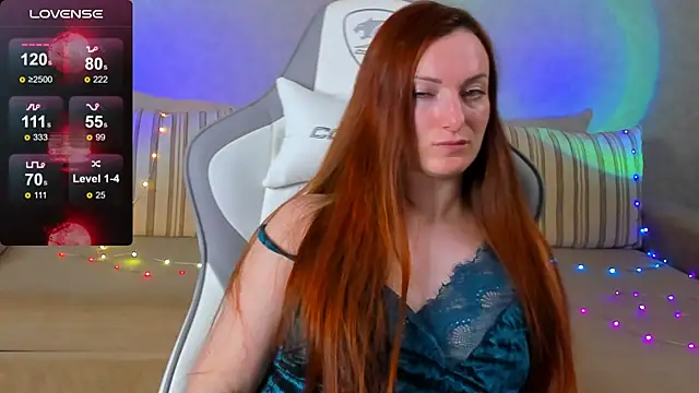 Snapshot of FlamyGold chatting on 10.31.25 FlamyGold online show from 10.31.25