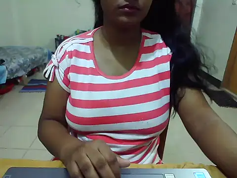 Snapshot of JustinaIra chatting on 09.22.25 JustinaIra online show from 09.22.25