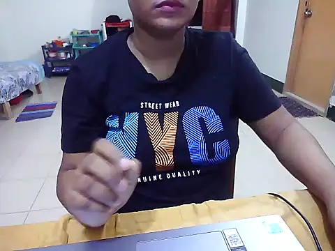 Snapshot of JustinaIra chatting on 10.04.25 JustinaIra online show from 10.04.25