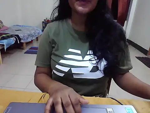 Snapshot of JustinaIra chatting on 10.08.25 JustinaIra online show from 10.08.25