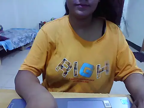 Snapshot of JustinaIra chatting on 10.11.25 JustinaIra online show from 10.11.25