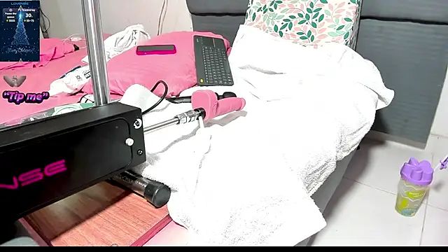 Snapshot of blondeb201 chatting on 12.31.24 blondeb201 online show from 12.31.24