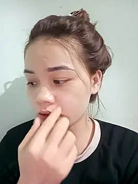 Ngoc-Trinh online show from 01.16.25