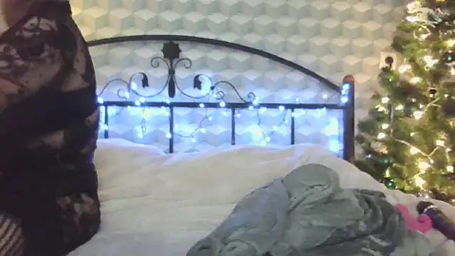 Snapshot of _Leslyy_Solo_1 chatting on 12.30.24 Leslyy Solo 1 online show from 12.30.24