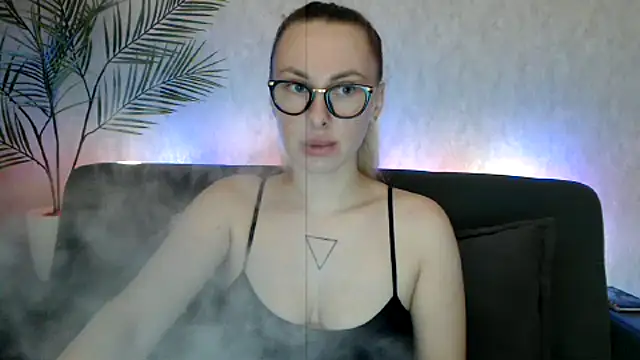 Snapshot of _Leslyy_Solo_1 chatting on 10.07.25 Leslyy Solo 1 online show from 10.07.25