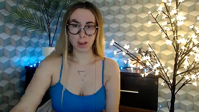 Snapshot of _Leslyy_Solo_1 chatting on 10.18.25 Leslyy Solo 1 online show from 10.18.25