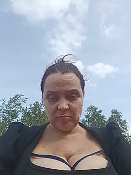 hugebobbs online show from 07.15.26