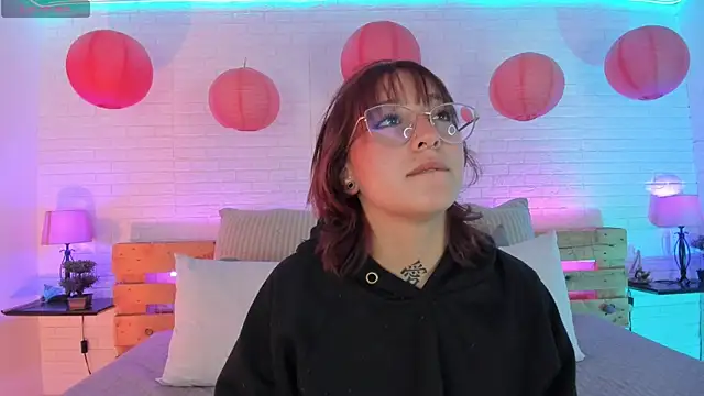 Snapshot of sofi_bakerr chatting on 02.08.25 sofi bakerr online show from 02.08.25
