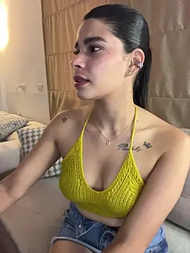 Snapshot of DaryRos chatting on 02.19.26 DaryRos online show from 02.19.26