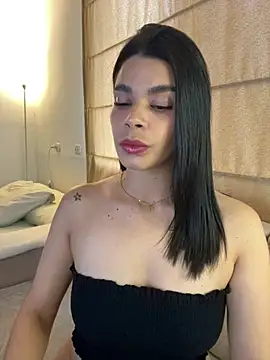 Snapshot of DaryRos chatting on 06.17.26 DaryRos online show from 06.17.26