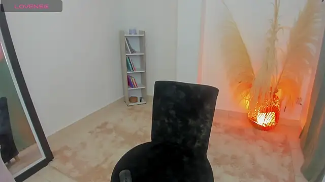 Snapshot of AnntoniaWood chatting on 03.08.25 AnntoniaWood online show from 03.08.25