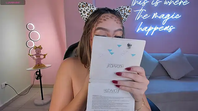 Snapshot of BellaRose_X chatting on 10.31.25 BellaRose X online show from 10.31.25