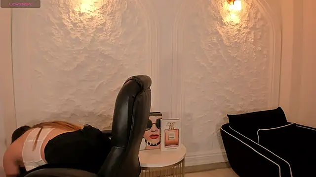 Snapshot of BellaRose_X chatting on 11.08.25 BellaRose X online show from 11.08.25