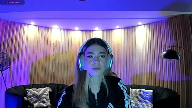 ViolettHansson online show from 03.12.26