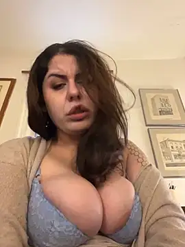 Snapshot of holyeroticss chatting on 12.05.24 holyeroticss online show from 12.05.24