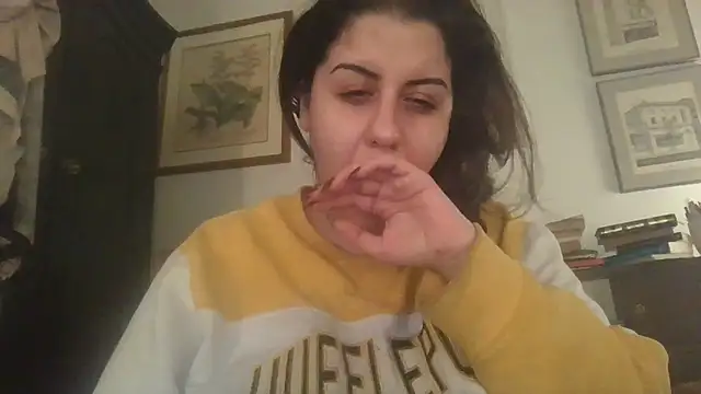 Snapshot of holyeroticss chatting on 02.15.25 holyeroticss online show from 02.15.25