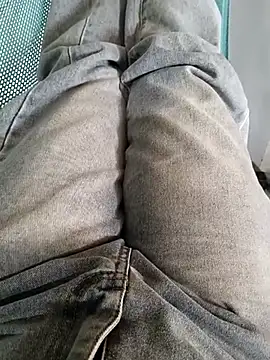 M yiyi online show from 12.04.25