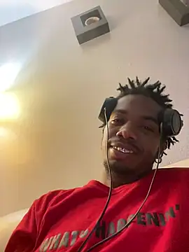 Snapshot of SlimeCrownzOut5 chatting on 12.13.24 SlimeCrownzOut5 online show from 12.13.24