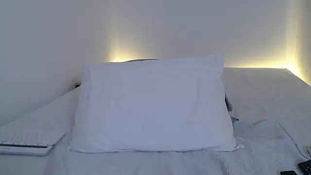 Snapshot of __Meow chatting on 12.22.24   Meow online show from 12.22.24