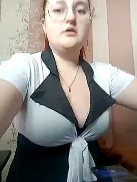 WhiteBellaX online show from 02.10.26