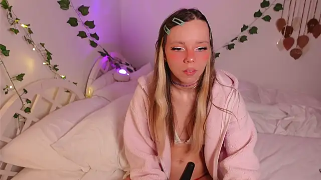 Snapshot of Ayra_Lust chatting on 09.28.25 Ayra Lust online show from 09.28.25