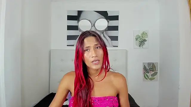 Snapshot of Brisahott chatting on 10.31.25 Brisahott online show from 10.31.25