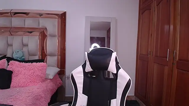 emilyaboott online show from 04.11.26