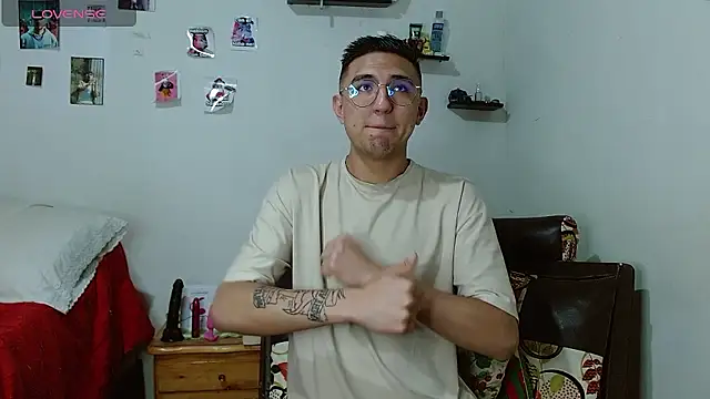 Snapshot of samfox_ chatting on 12.02.24 samfox online show from 12.02.24